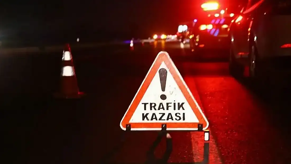 Yazıbaşı'nda işçi servisi ile motosiklet çarpıştı