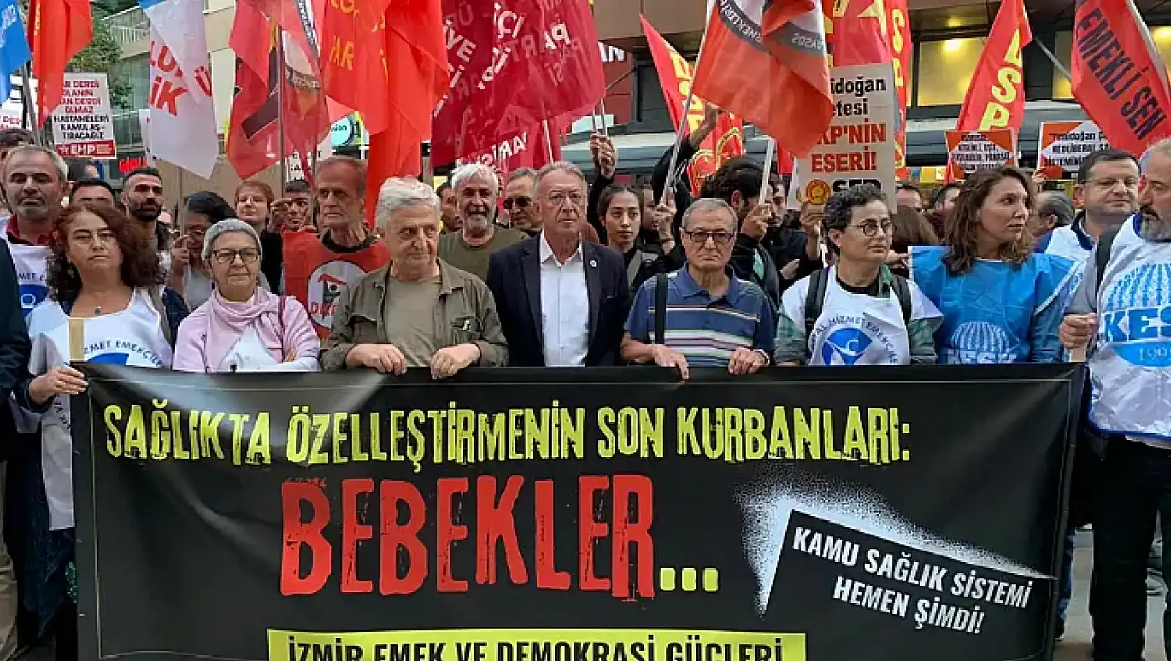 İzmir'den 'Yenidoğan Çetesi' tepkisi: Sağlık bakanına istifa çağrısı