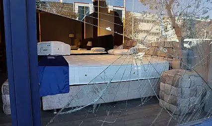 Alkolün etkisiyle mağazada uyumuştu: Yatak hediye edildi!