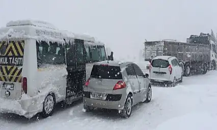 Bursa-İzmir yolu 13 saat sonra trafiğe açıldı