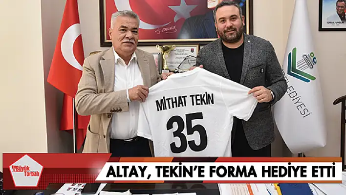 Altay, Tekin'e forma hediye etti