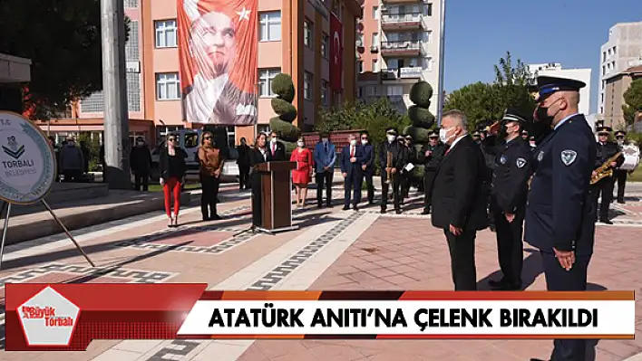 Atatürk Anıtı'na çelenk bırakıldı