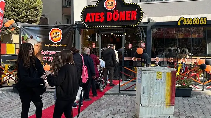 Ateş Döner, 10 kg döner dağıttı Bulvarın ateşli dönercisi!