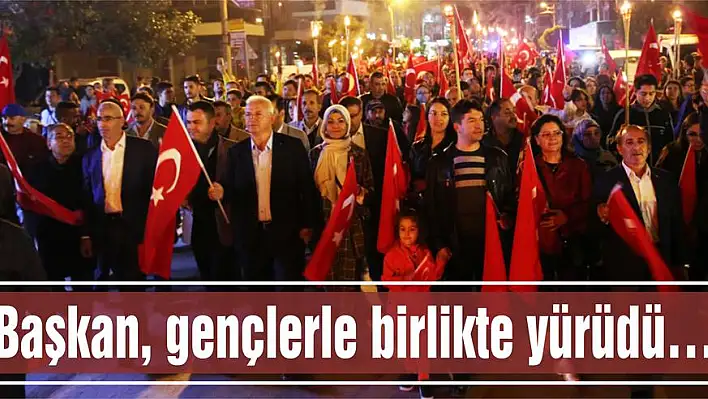 Başkan, gençlerle birlikte yürüdü…