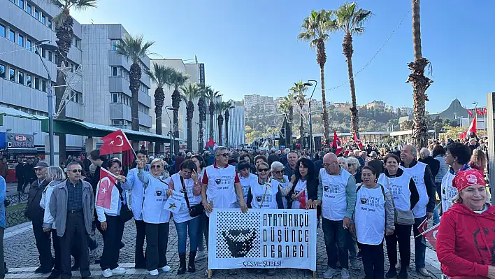 Eski askerlerden teğmenlere İzmir'de destek