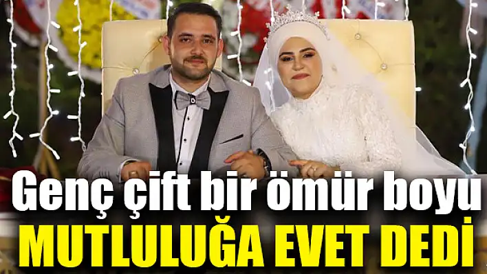 Genç çift bir ömür boyu mutluluğa evet dedi