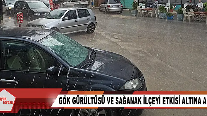 Gök gürültüsü ve sağanak ilçeyi etkisi altına aldı