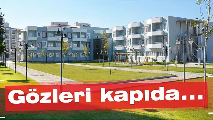 Gözleri kapıda…