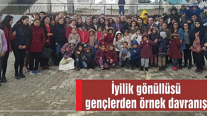 İyilik gönüllüsü gençlerden örnek davranış