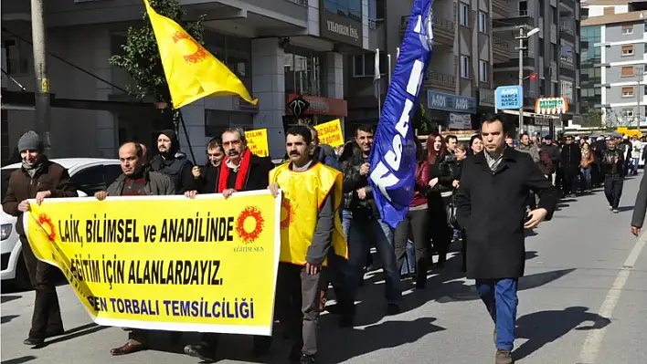 Izmir'de TOMA, Torbali'da halay