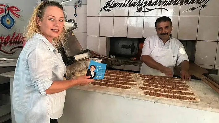 Kapı kapı gezerek 'İYİ'liği yayıyorlar