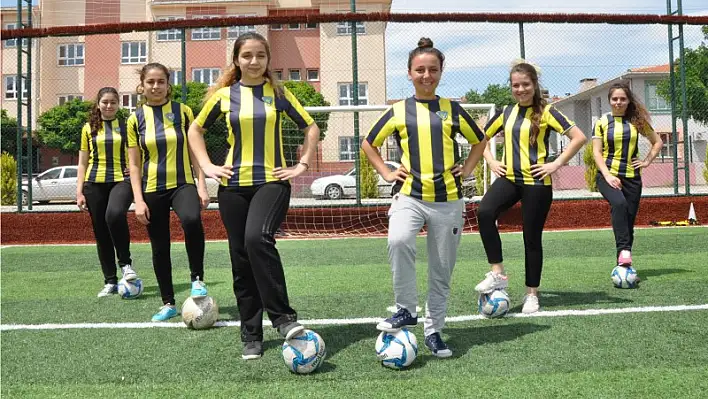 Kız Futbol takımı kuruldu