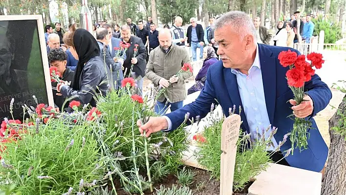 MERHUM BAŞKAN İSMAİL UYGUR MEZARI BAŞINDA ANILDI