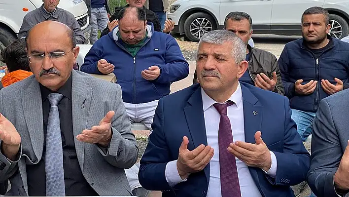 MHP’DEN DEPREMDE KAYBEDİLEN CANLAR İÇİN MEVLİDİ ŞERİF