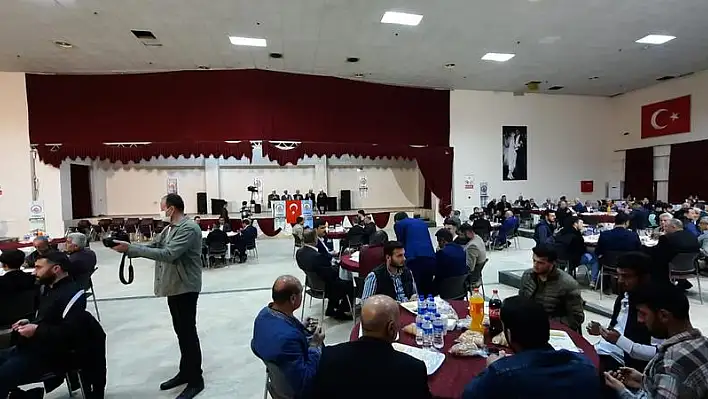 Muş ve Bitlisliler Derneği 500 kişiyi iftarda buluşturdu