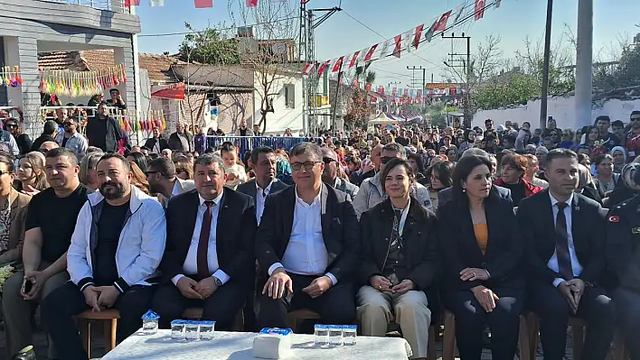 Bayındır'da Nergis ve Kuru Çiçek Festivali'ne binlerce kişi akın etti