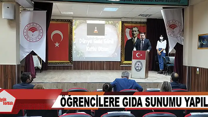 Öğrencilere gıda sunumu