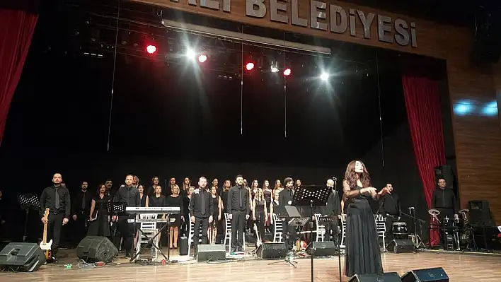 ÖĞRETMENLERDEN POLİSLERE KONSER