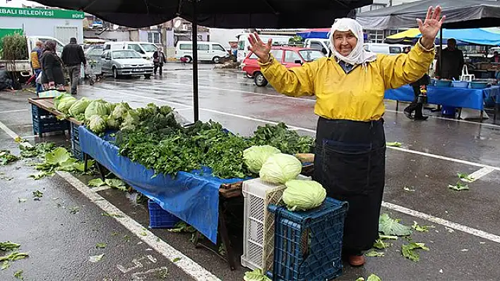 Pazar esnafı etrafta araç istemiyor!