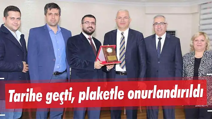 Tarihe geçti, plaketle onurlandırıldı