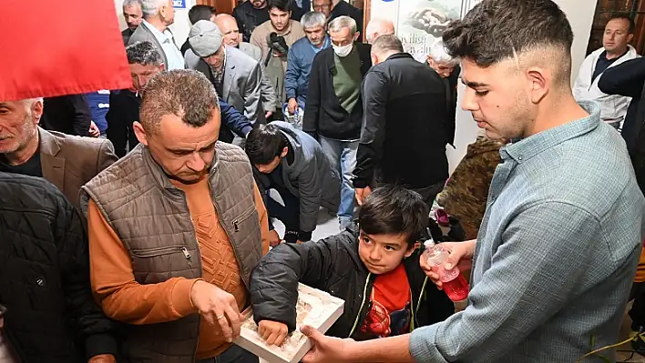 TORBALI BELEDİYESİ CAMİLERDE LOKUM DAĞITTI