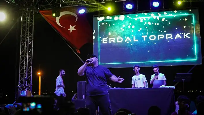 Torbalı Belediyesi'nden 'Sevgililer Günü'ne özel konser