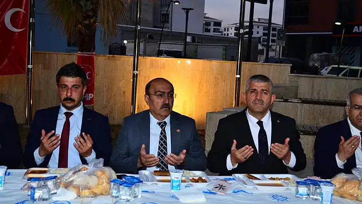 Torbalı MHP, hem 23 Nisan'ı kutladı hem iftar yaptı