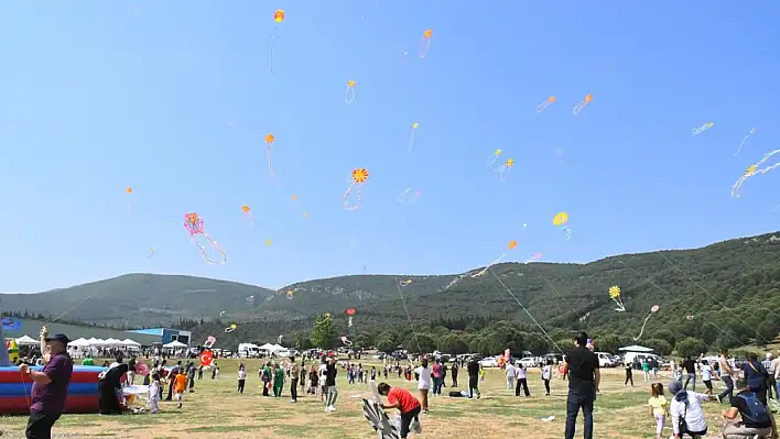 TORBALI’da 16. UÇURTMA ŞENLİĞİ RENGAREK GEÇTİ