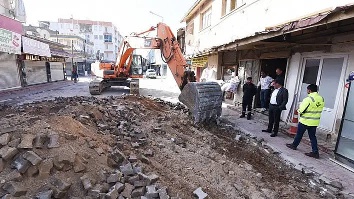 Torbalı'da asfalt düzenlemesi devam ediyor