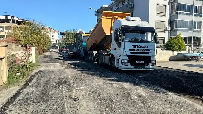 TORBALI’DA ASFALT SEFERBELİĞİ SÜRÜYOR