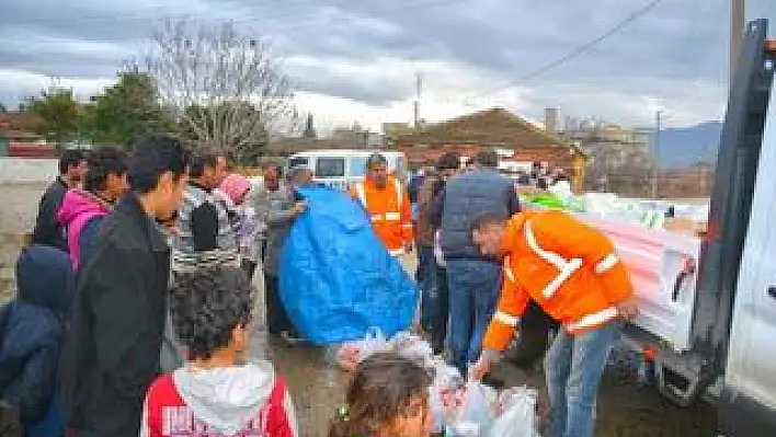 Torbalı’daki mültecilere yardım eli