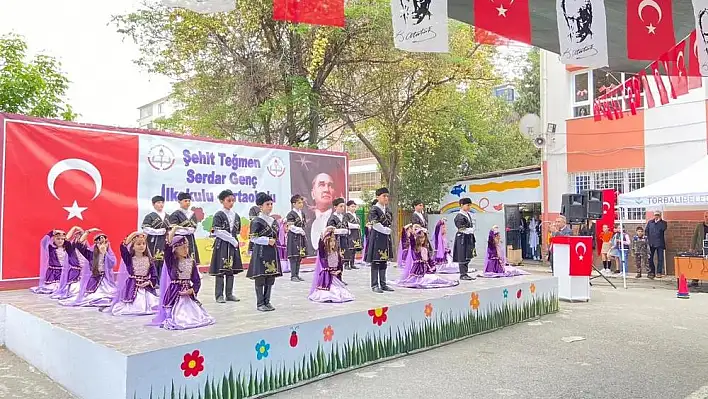 TORBALI'NIN ÇOCUKLARI BAYRAMI KUTLADILAR AMA KARDEŞLERİNİ DE UNUTMADILAR