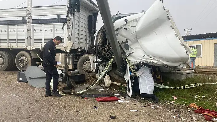 TREN TIRA ÇARPTI SÜRÜCÜ KAYIP