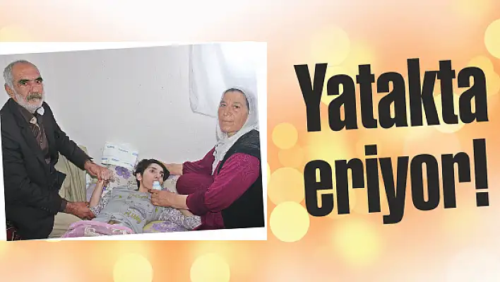 Yatakta eriyor!