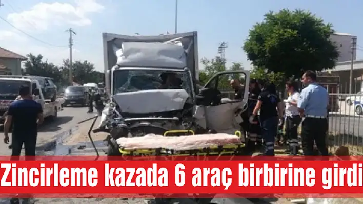 Zincirleme kazada 6 araç birbirine girdi