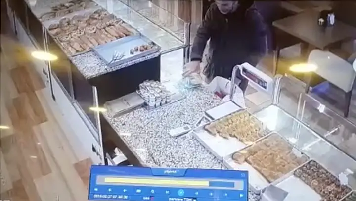 Öğrenci parasına göz dikti