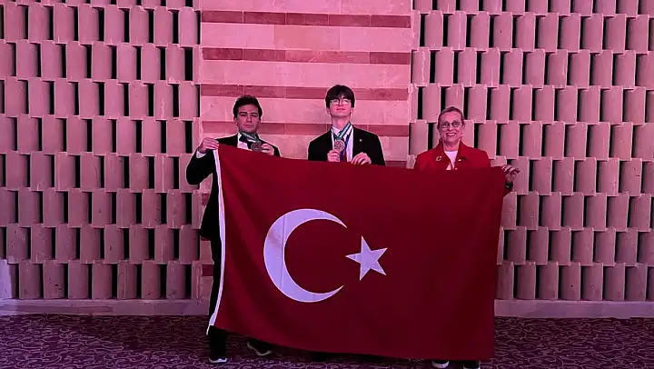 Torbalılı genç bilim insanı Tunus'tan bronz madalya ile döndü